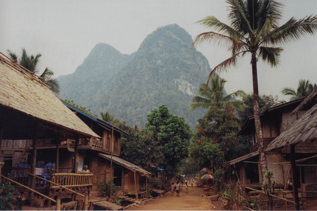 Chemin principal de Muang Ngoi
