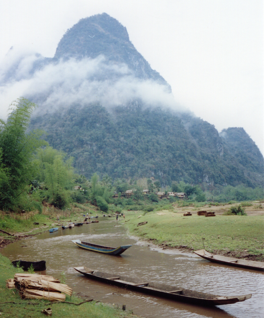 La rivière Nam Ou devant le village de Muang Ngoi